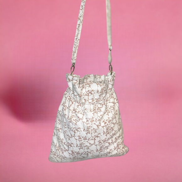 HOBO Handbags - NWOT HOBO Prose Convertible Crossbody in Botanical Beauty